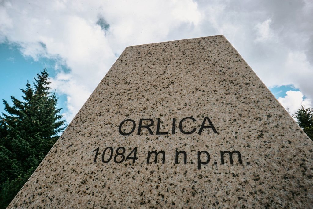 Pomnik na szczycie Orlica - Góry Orlickie